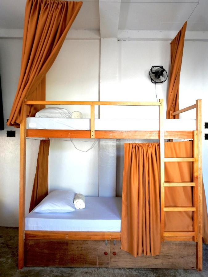 Three Little Birds Surf Hostel General Luna  Extérieur photo