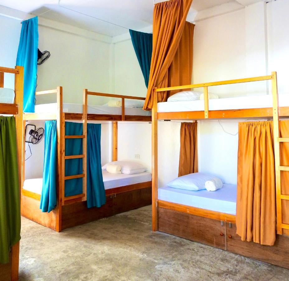 Three Little Birds Surf Hostel General Luna  Extérieur photo