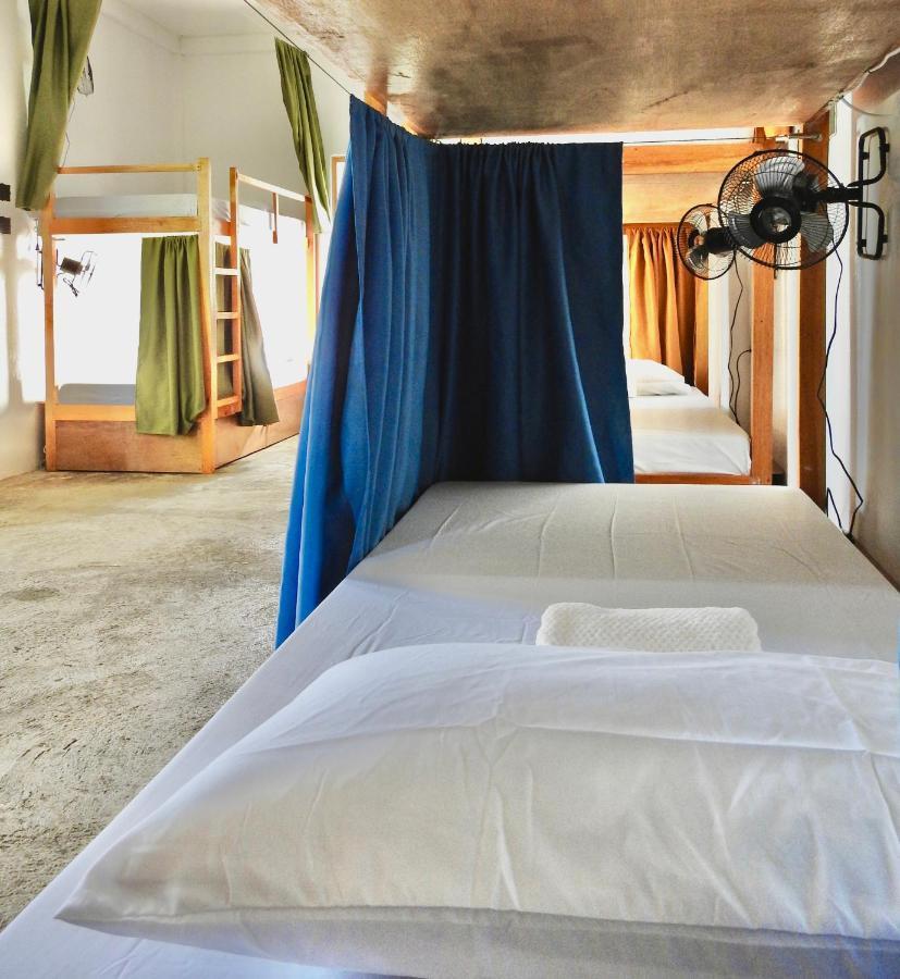 Three Little Birds Surf Hostel General Luna  Extérieur photo